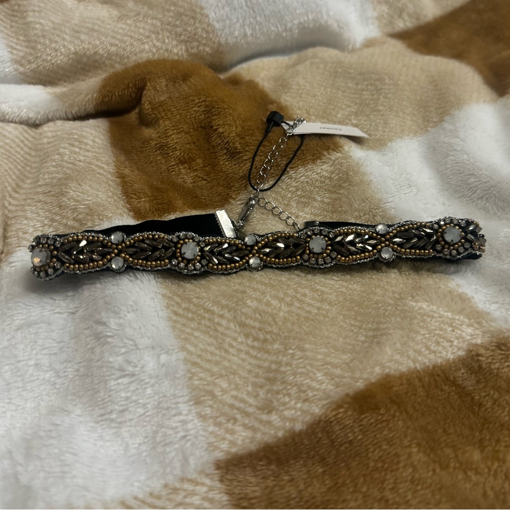White House Black Market Choker